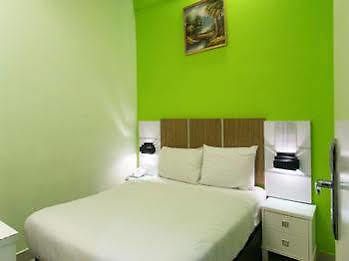 Oyo Rooms Sunway Pyramid Mall Petaling Jaya Esterno foto